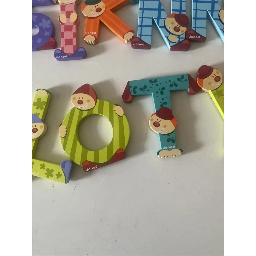 Jonad 21 Letters Wooden Sellout Assorted Alphabet Clown Letters